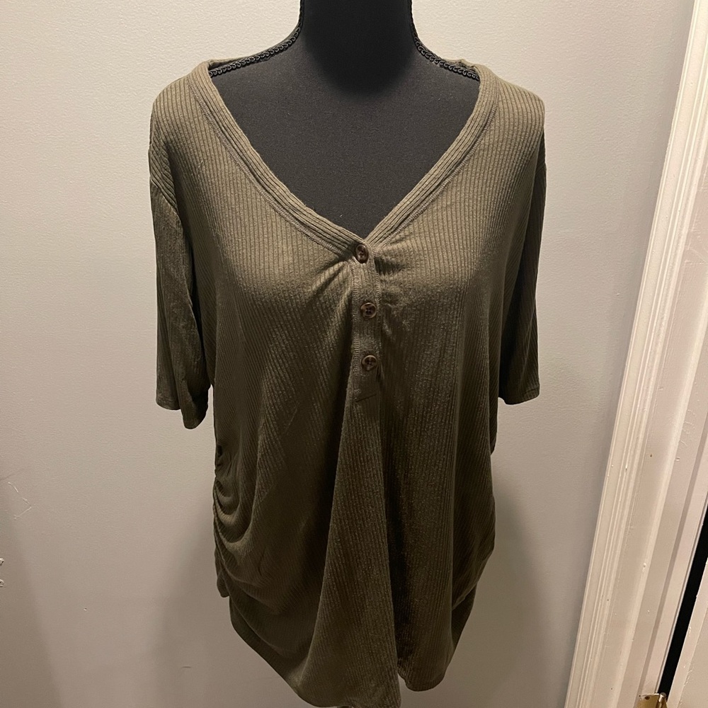 Green maternity short sleeve shirt